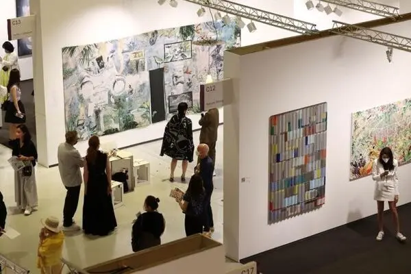 The Essential Guide to Art Fair VIP days for Collectors

