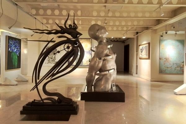 Explore the Raha Gallery Collection / Photos