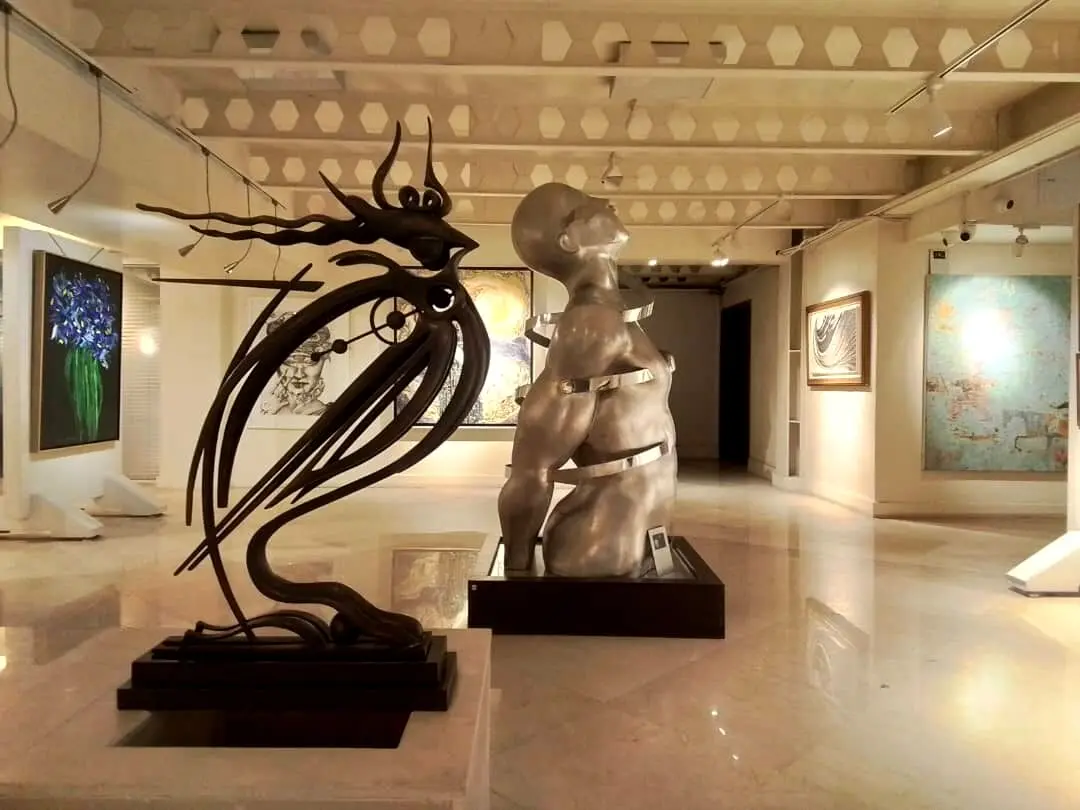 Explore the Raha Gallery Collection / Photos