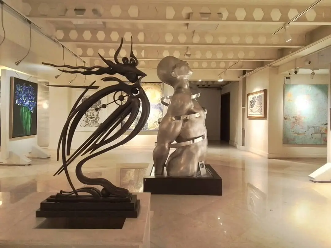 Explore the Raha Gallery Collection / Photos