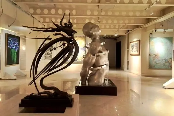Explore the Raha Gallery Collection / Photos