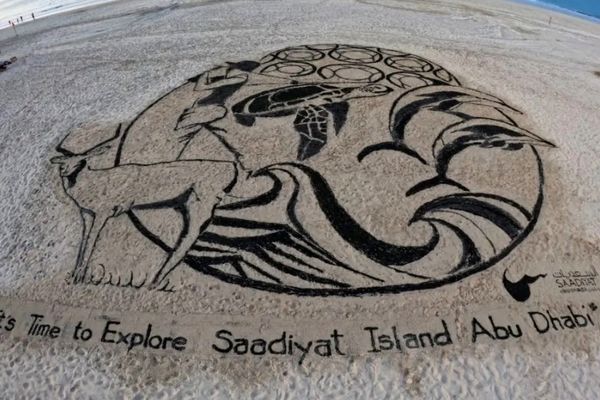 Nathaniel Alapide Creates Sand Art At Saadiyat Island To Promote Sustainability - Video 