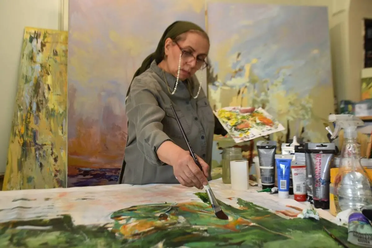 Salimeh Motamedi and Her Expressive Abstraction