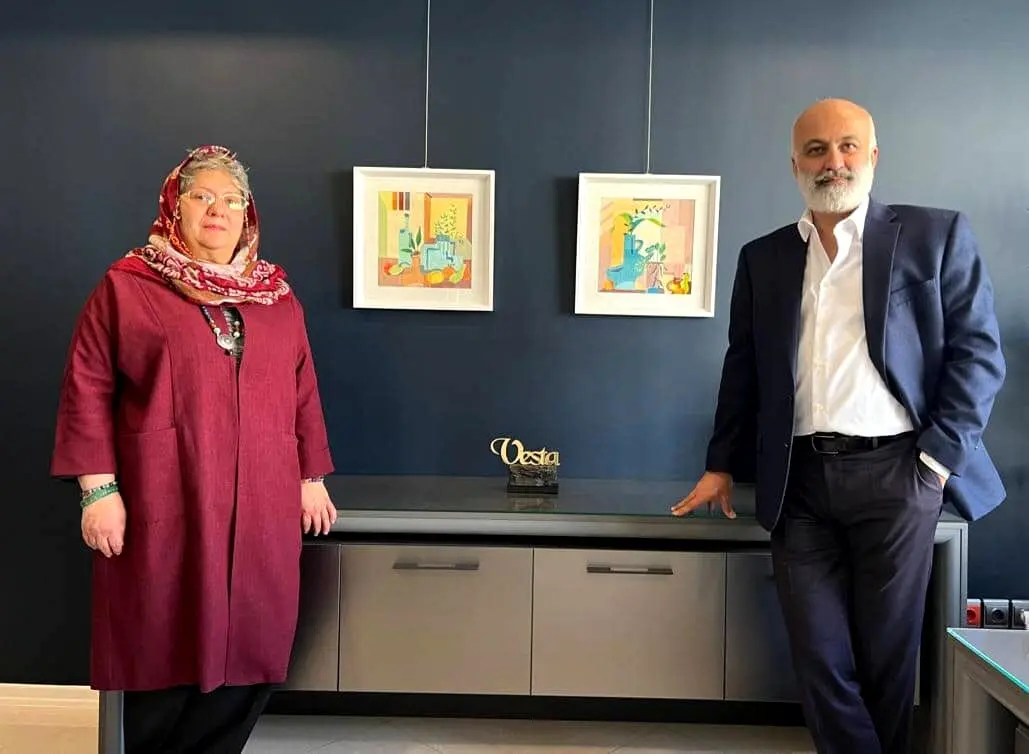 Hamidreza Shafiei on the Play of Form and Color in the Works of Farahnaz Hamedanizadeh