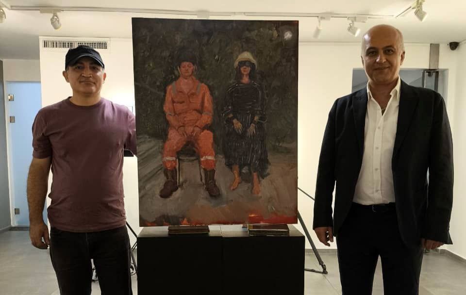 Hamidreza Shafiei Discusses the Paintings Created by Azim Morakabatchi in Front of Crowds