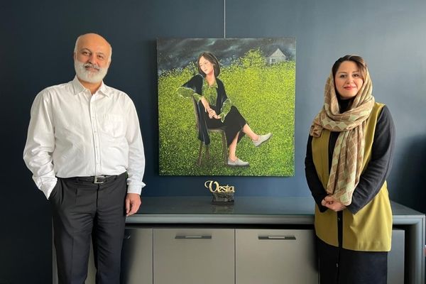 Hamidreza Shafiei and the Feminine Silence in Roshanak Sattari’s Painting