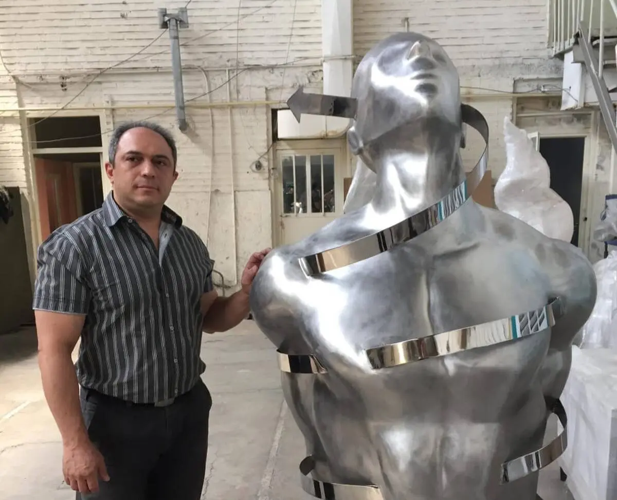 Masoud Akhavan Jam’s Maturity in the Raha Gallery Collection | A Sculpture About “Becoming”