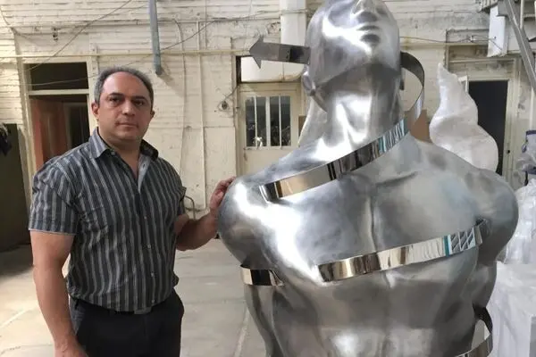 Masoud Akhavan Jam’s Maturity in the Raha Gallery Collection | A Sculpture About “Becoming”
