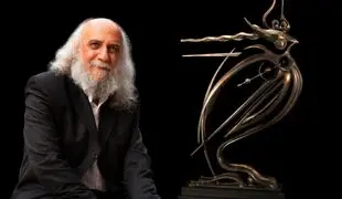 Taha Behbahani’s Work in the Raha Gallery Collection_
A Meaning-Driven Sculpture with a Musical Rhythm