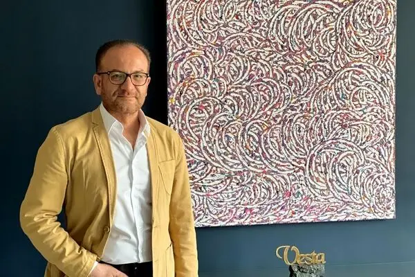 Behdad Najafi and the Waves of Color with Vesta
