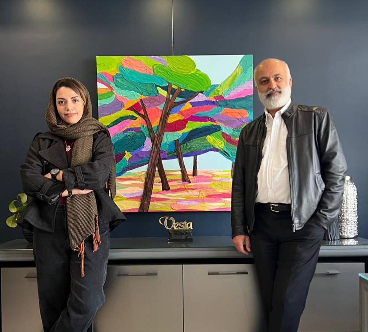 Hamidreza Shafiei and a Dream-Colored World in Elham Azimi’s Painting