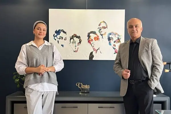 Fardokht Kiaeimehr's Painting of Identity; Hamidreza Shafiei