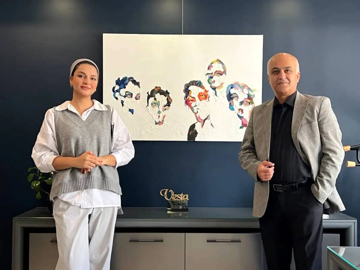 Fardokht Kiaeimehr's Painting of Identity; Hamidreza Shafiei