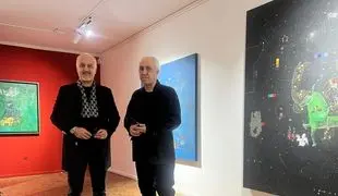 Hamidreza Shafiei and the Paintings of Jamshid HaghighatShenas at Cama Gallery, Tehran / Photos