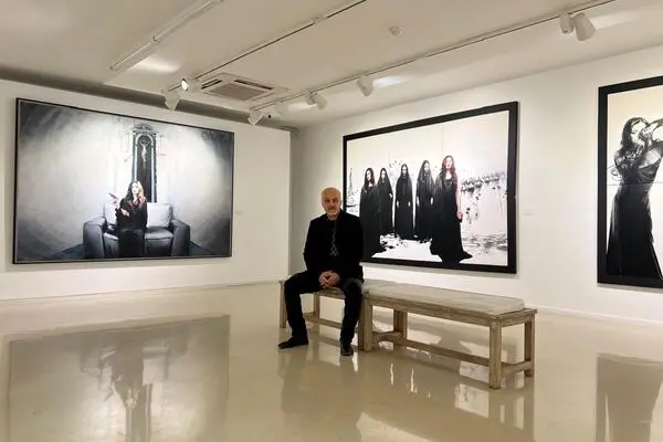 Hamidreza Shafiei and the Distinctive Women in the Paintings of Afshin Pirhashemi at Boom Gallery, Tehran